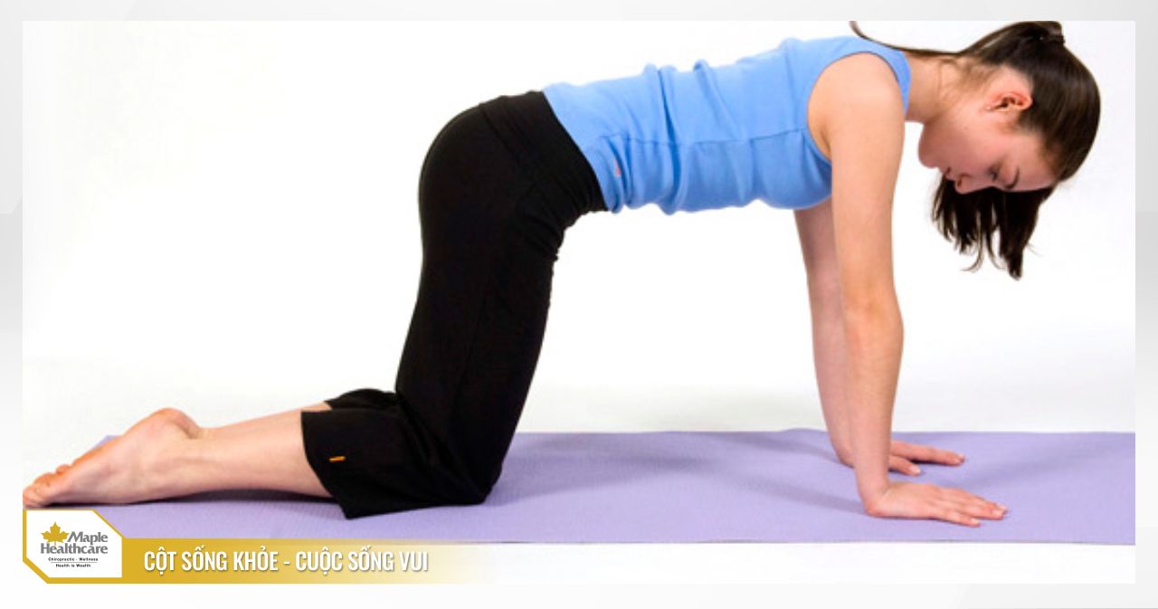 Tư thế cái bàn tư thế Yoga hỗ trợ thoát vị đĩa đệm