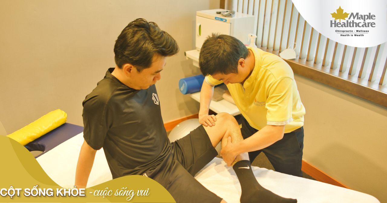 Khách hàng trải nghiệm dịch vụ massage thể thao tại Maple 
