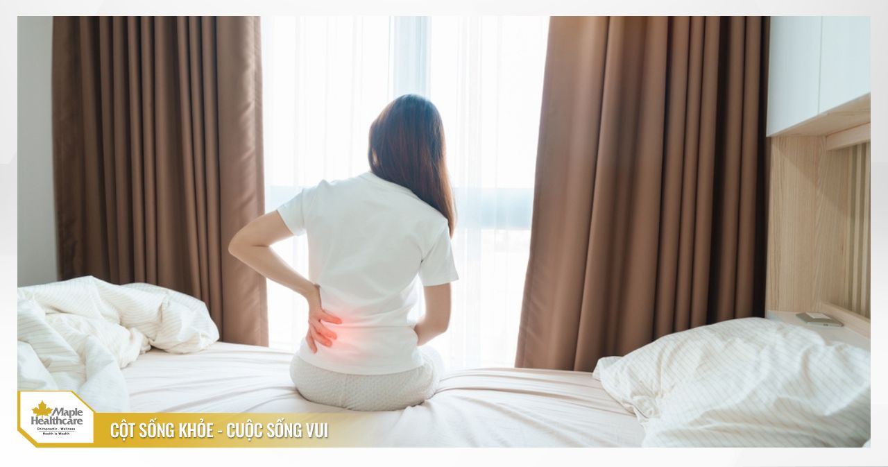 Đau âm ỉ hoặc đau nhói ở vùng thắt lưng