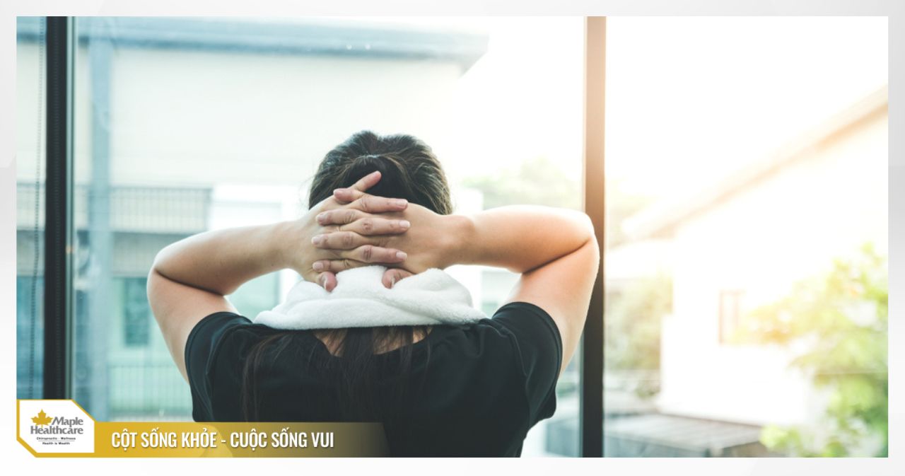 Duỗi cột sống ngực trên ghế